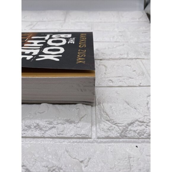 The Book Thief by Markus Zusak (2005, Trade Paperback) - Picture 5 of 13